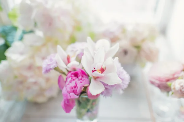 Bouquet di orchidee bianche — Foto Stock