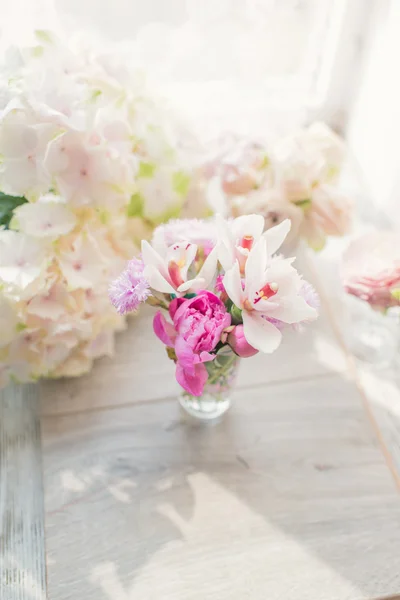 Bouquet di orchidee bianche — Foto Stock