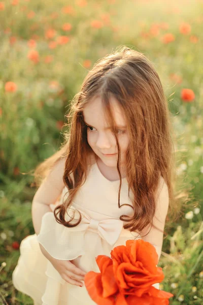 Girl with poppies — Stock Photo, Image
