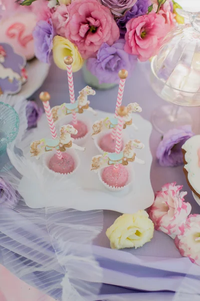 Desserts sur la fête d'anniversaire des enfants — Photo