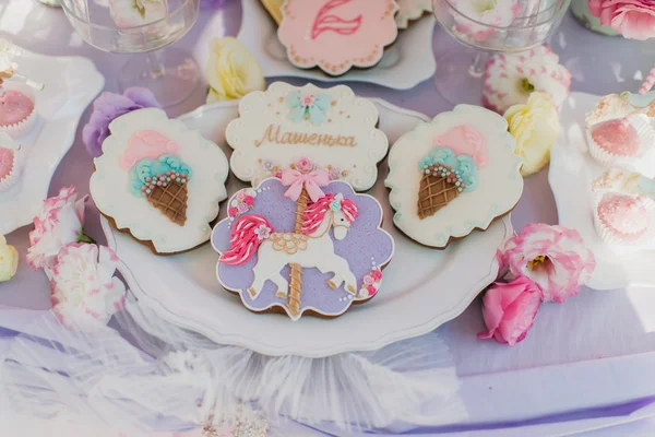 Desserts sur la fête d'anniversaire des enfants — Photo