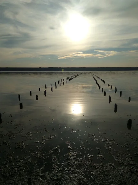 Coucher de soleil sur l'estuaire du sel — Photo