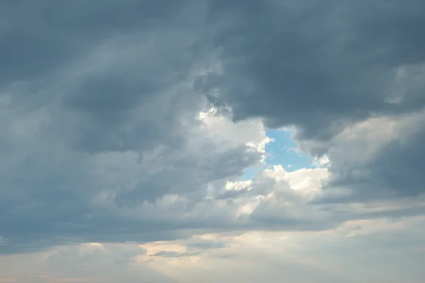 Sky with gray clouds — Stock Photo, Image