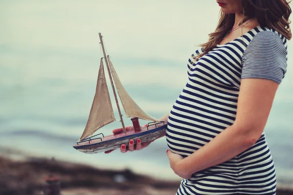 Barco y embarazada Fotos De Stock Sin Royalties Gratis