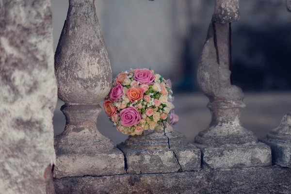 Rose und Brüstung — Stockfoto