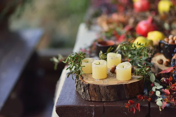 Kerzen und Obst — Stockfoto