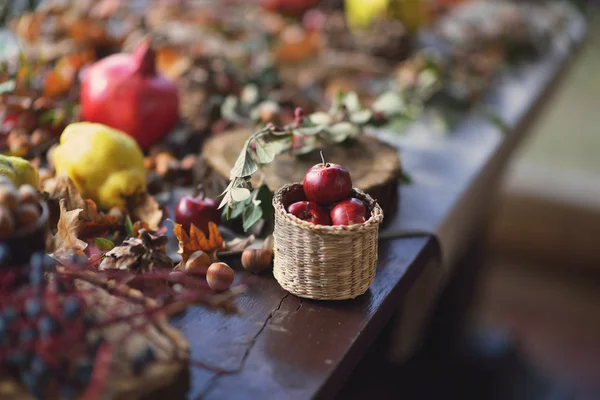 Basket with apples — Stock Photo, Image