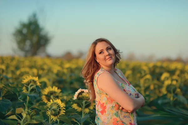 Woman and sunflower — Stock Photo, Image