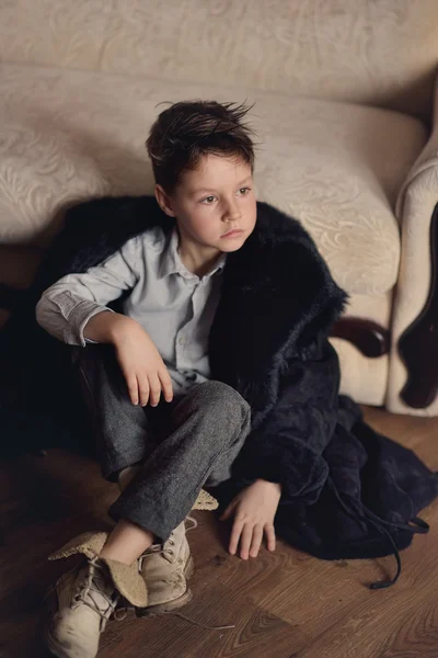 Chłopiec w futrze — Zdjęcie stockowe