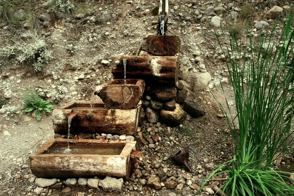 Wasserfall in den Bergen — Stockfoto