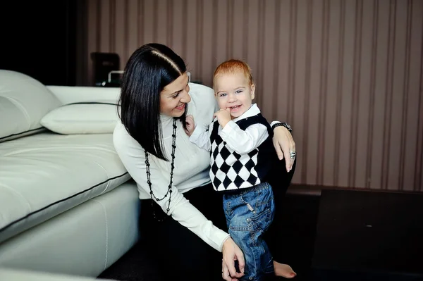 Mãe com bebê — Fotografia de Stock