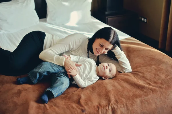 Madre con bambino — Foto Stock