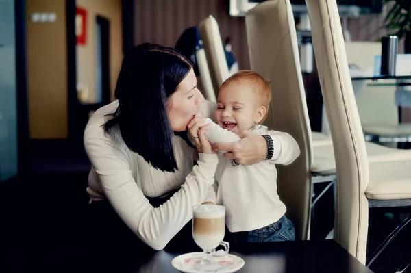 Bebek ile anne — Stok fotoğraf