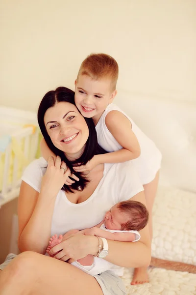 Mutter und Söhne — Stockfoto