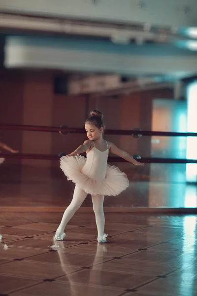 Pequena bailarina — Fotografia de Stock