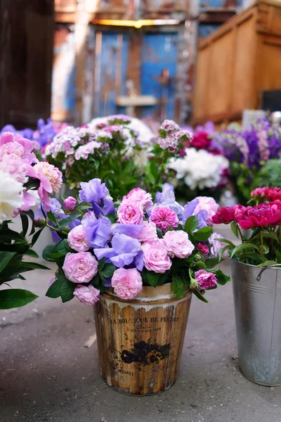 Bouquet of peonies and iris — Stock Photo, Image