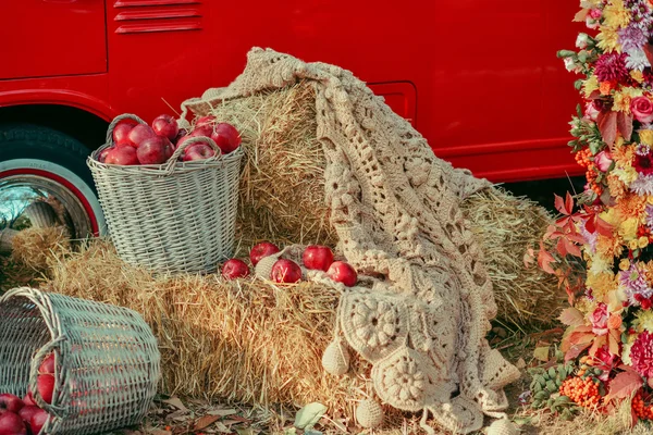 Basket with apples — Stock Photo, Image