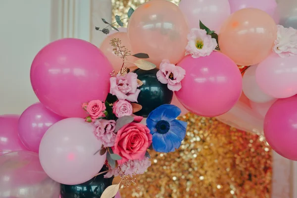 Ballonnen en bloemen — Stockfoto