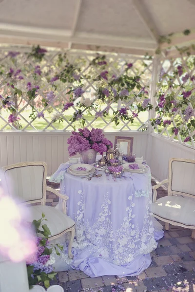 Våren arbor och lila — Stockfoto