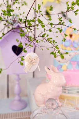 Paskalya tavşanı ve yumurta