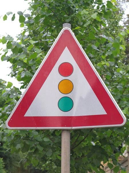 Europejski Znak Drogowy Oznaczający Sygnalizację Świetlną — Zdjęcie stockowe