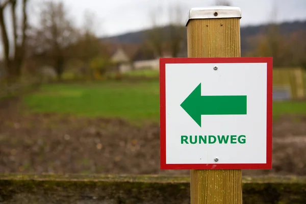 Directional Sign German Text Rundweg Που Μεταφράζεται Circular Walk Στην — Φωτογραφία Αρχείου