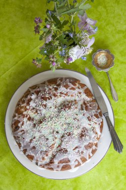 Buğdaylı limonlu kekin en üst görüntüsü.