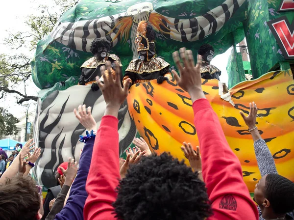 New Orleans Louisiana Usa Febbraio 2020 Gente Celebra Mardi Gras — Foto Stock