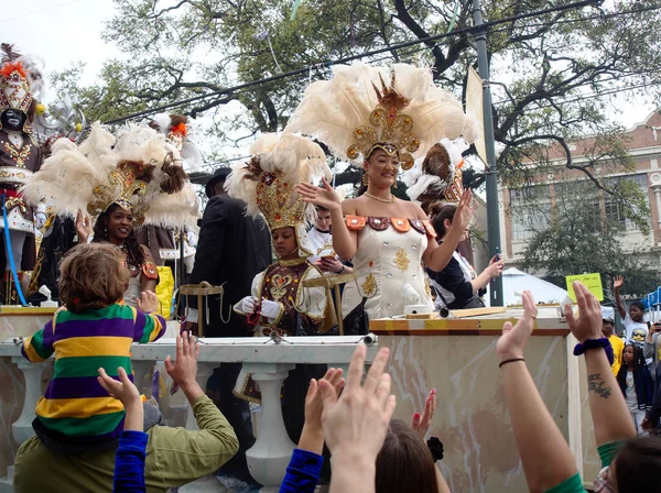 Nova Orleães Louisiana Eua Fevereiro 2020 Pessoas Celebram Mardi Gras — Fotografia de Stock