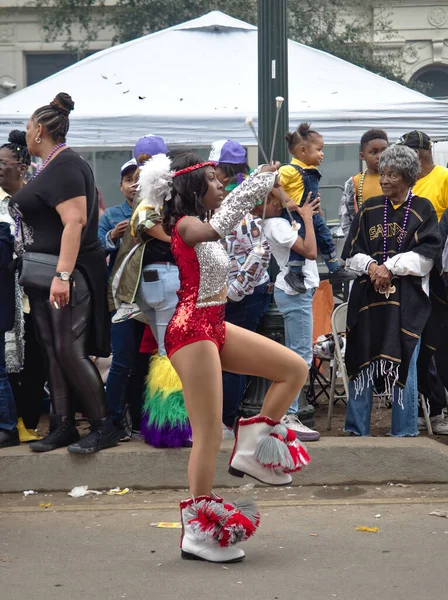 Νέα Ορλεάνη Λουιζιάνα Ηπα Φεβρουαρίου 2020 Άνθρωποι Γιορτάζουν Mardi Gras — Φωτογραφία Αρχείου
