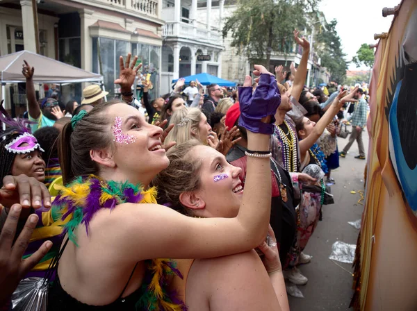 New Orleans Louisiana Usa Febbraio 2020 Gente Celebra Mardi Gras — Foto Stock