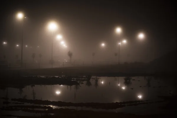 霧の夜市 — ストック写真