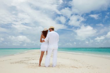 Deniz sahilde couple