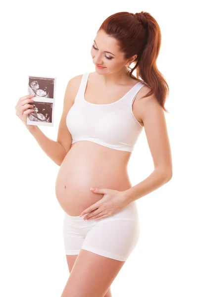 Ultrason tutan çok hamile kadın. Beyaz izole — Stok fotoğraf