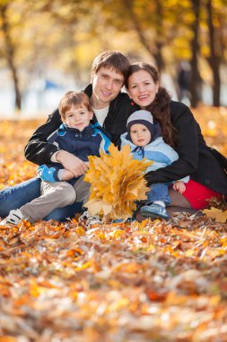 mutlu bir aile sonbahar Park