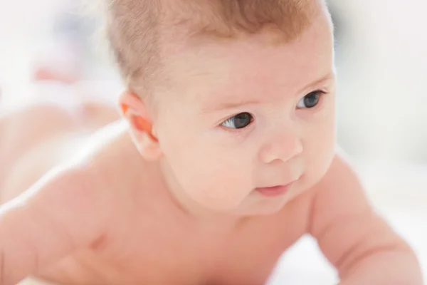 Fechar o retrato do bebê bonito — Fotografia de Stock