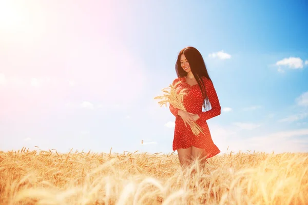 Happy Woman Enjoy Life Field Nature Beauty Blue Sky White — Stock Photo, Image