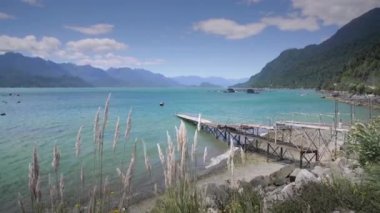 Llancahue 'deki dağ ve göl manzarası, Austral' daki Hornopiren, Route 7, Şili, Güney Amerika.