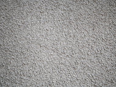 Dikey bir duvara sert, kabartmalı, karalanmış beton tabaka. Tasarım Çözümlerinde Arkaplan Olarak Kullanılabilir