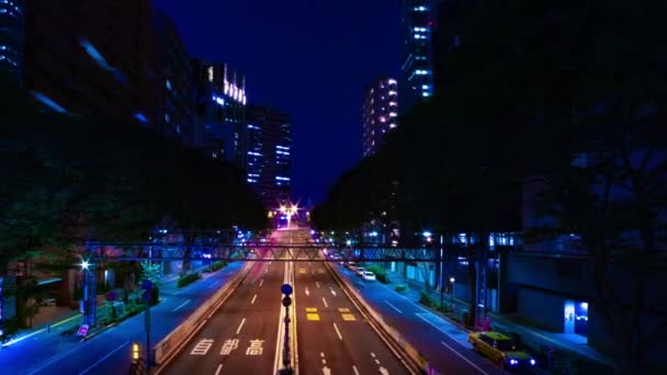 Ein nächtlicher Zeitraffer der urbanen Stadtstraße auf der Autobahn in Shinjuku — Stockvideo