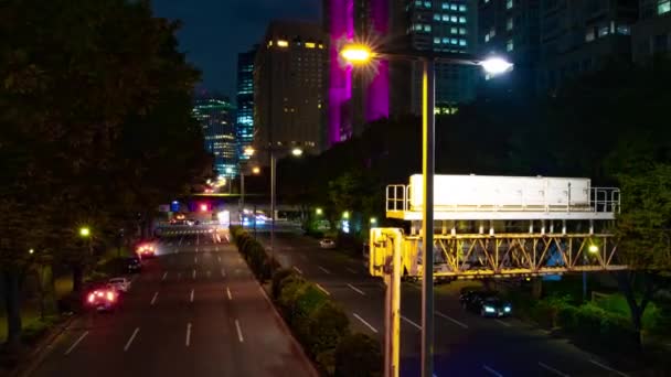 Ein nächtlicher Zeitraffer der städtischen Straße in Shinjuku Weitwinkelzoom — Stockvideo