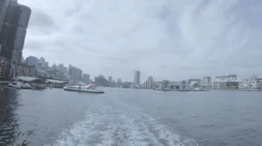 Sydney Limanı 'ndaki bir şehir manzarası gündüz görüntüsü
