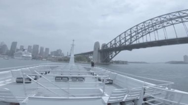 Sydney Limanı 'ndaki bir şehir manzarası gündüz görüntüsü