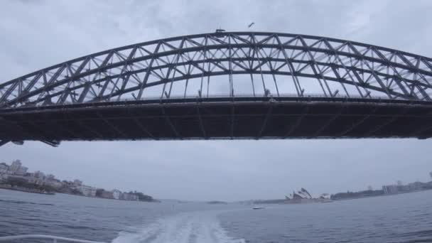 Городской пейзаж в Сиднейской гавани, дневная съемка — стоковое видео
