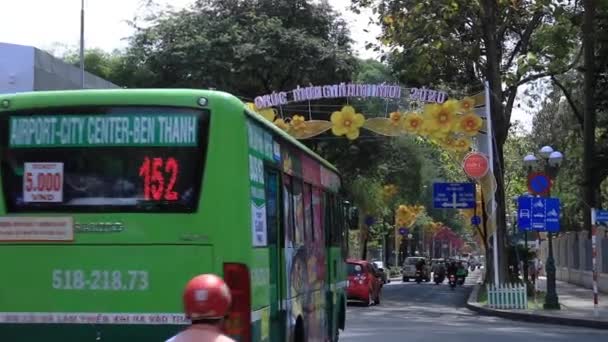 Forgalmi dugó van Ho Chi Minh forgalmas városában. — Stock videók