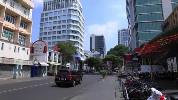 Een verkeersopstopping in de drukke stad in Ho Chi Minh breed schot — Stockvideo