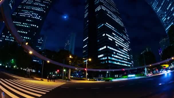 Un movimiento nocturno timelapse de la calle urbana de la ciudad en Shinjuku tiro ancho — Vídeos de Stock