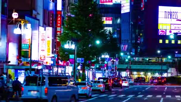 Ein nächtlicher Zeitraffer der Neonstraße in Shinjuku Long Shot Panning — Stockvideo