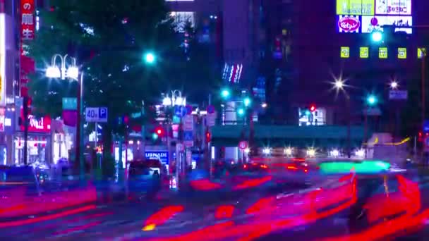 Ein nächtlicher Zeitraffer der Neonstraße in Shinjuku Long Shot Tilt — Stockvideo