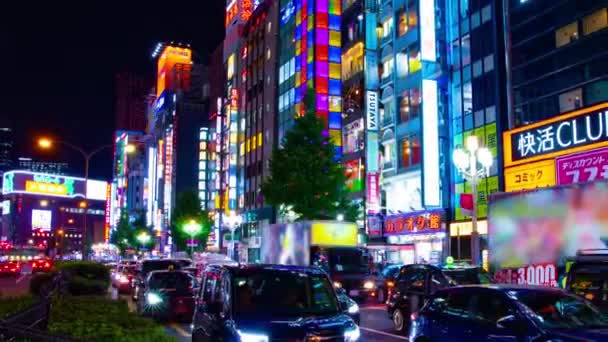 Ein nächtlicher Zeitraffer der Neonstraße in Shinjuku Weitwinkelzoom — Stockvideo